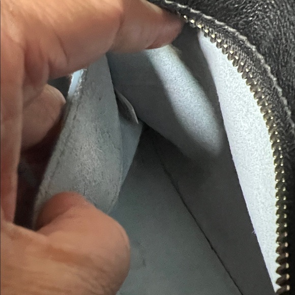 3249 Prada  Black Crossbody  Bag - Picture 8 of 9